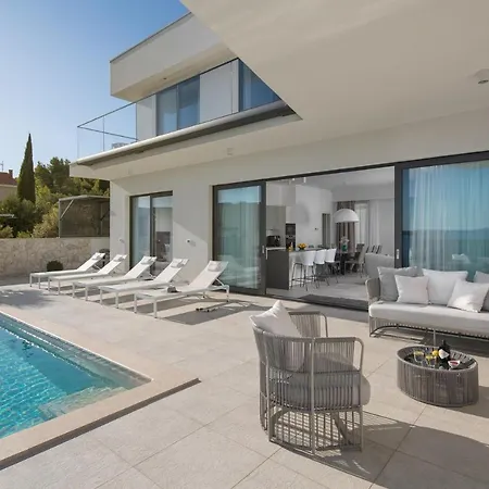 Alba Seget Villa *